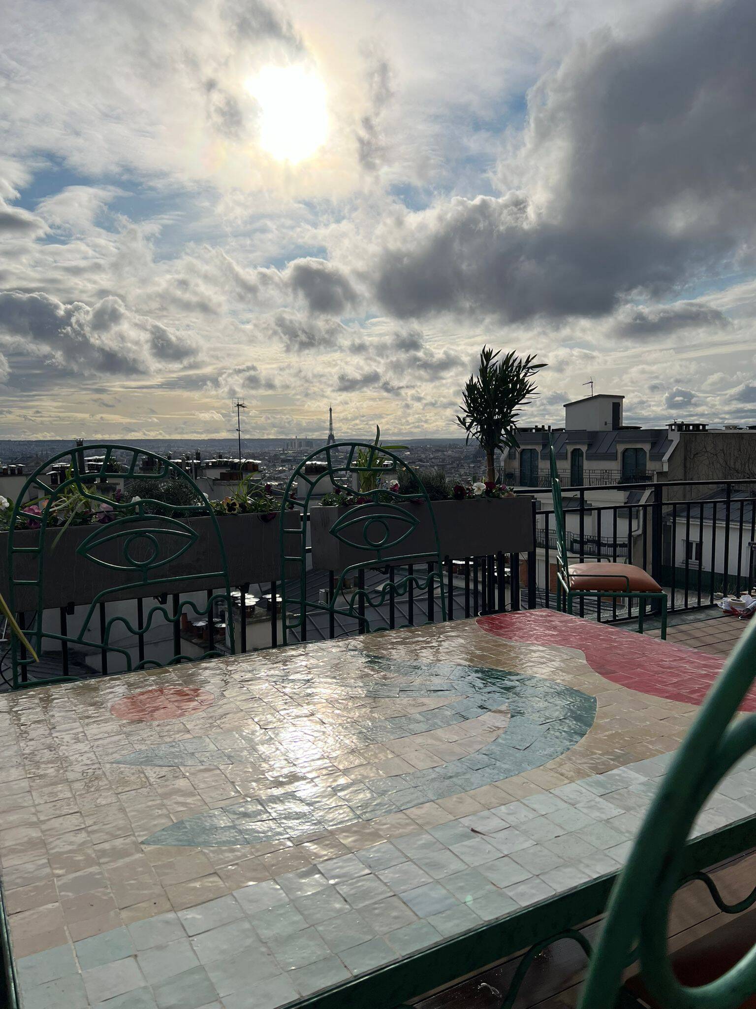 Lrnce garden furniture, in wrought iron and zellige