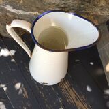 Broc de toilette ancien en tole émaillée blanche
