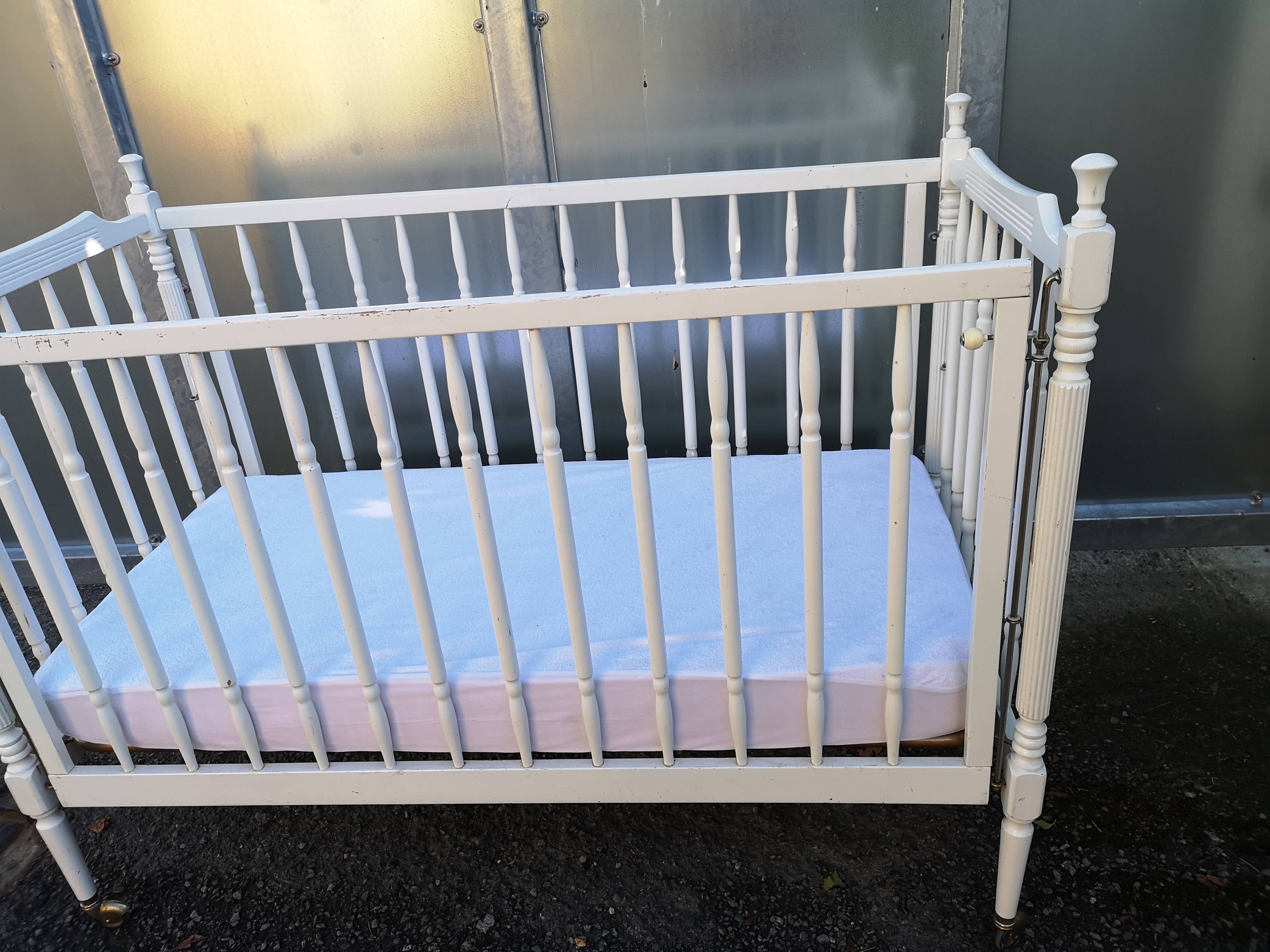 English style child bed