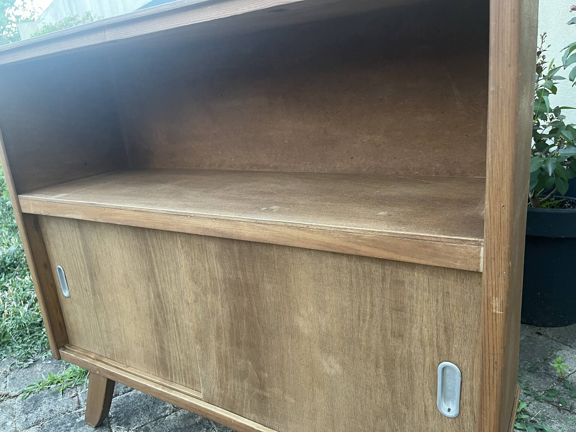 Vintage low TV unit / bookshelf sideboard with tapered legs.