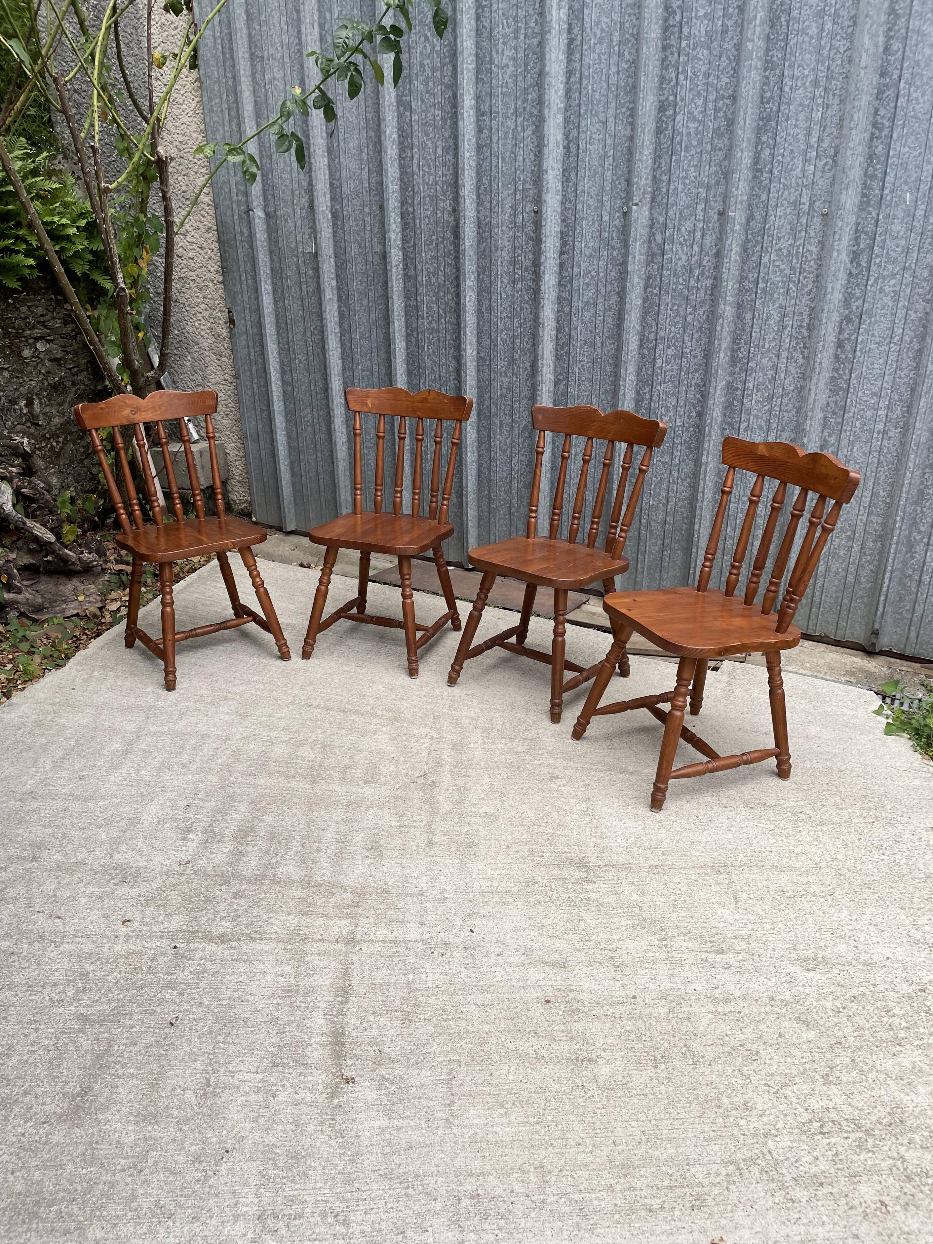 Lot de 4 chaises bistrot en bois