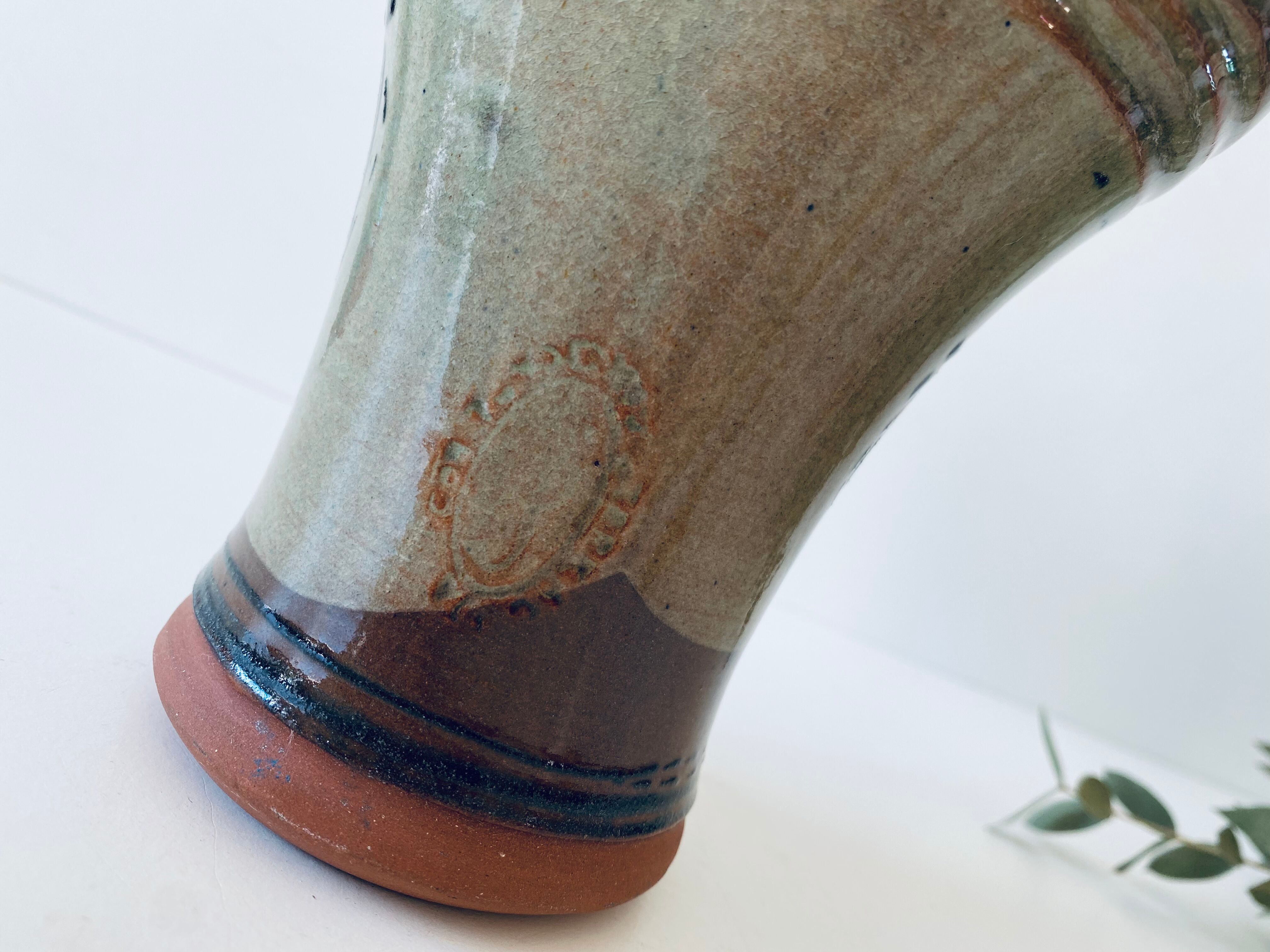 Wall-mounted or laying kitchen pot