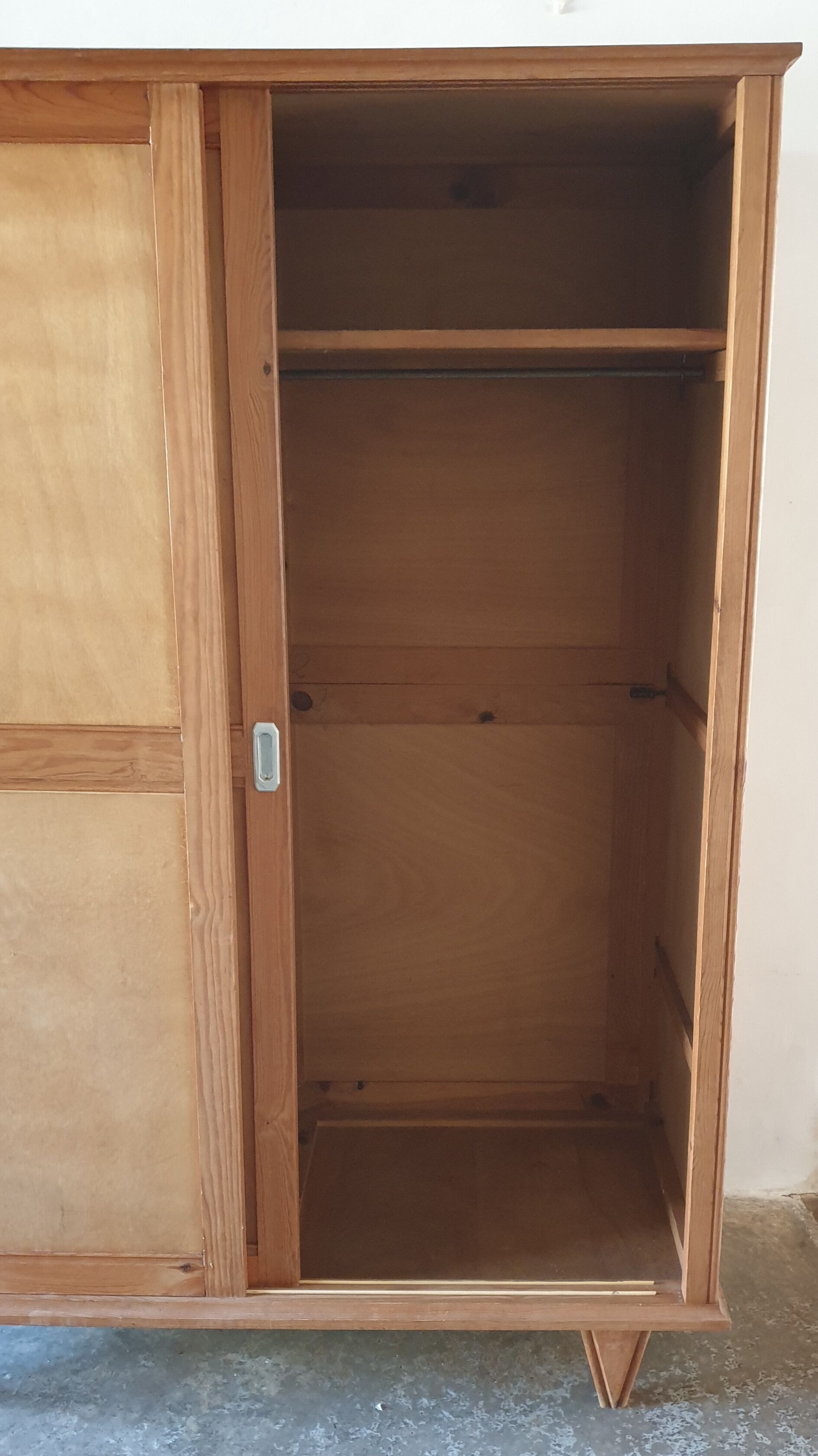 Parisian wardrobe with sliding doors