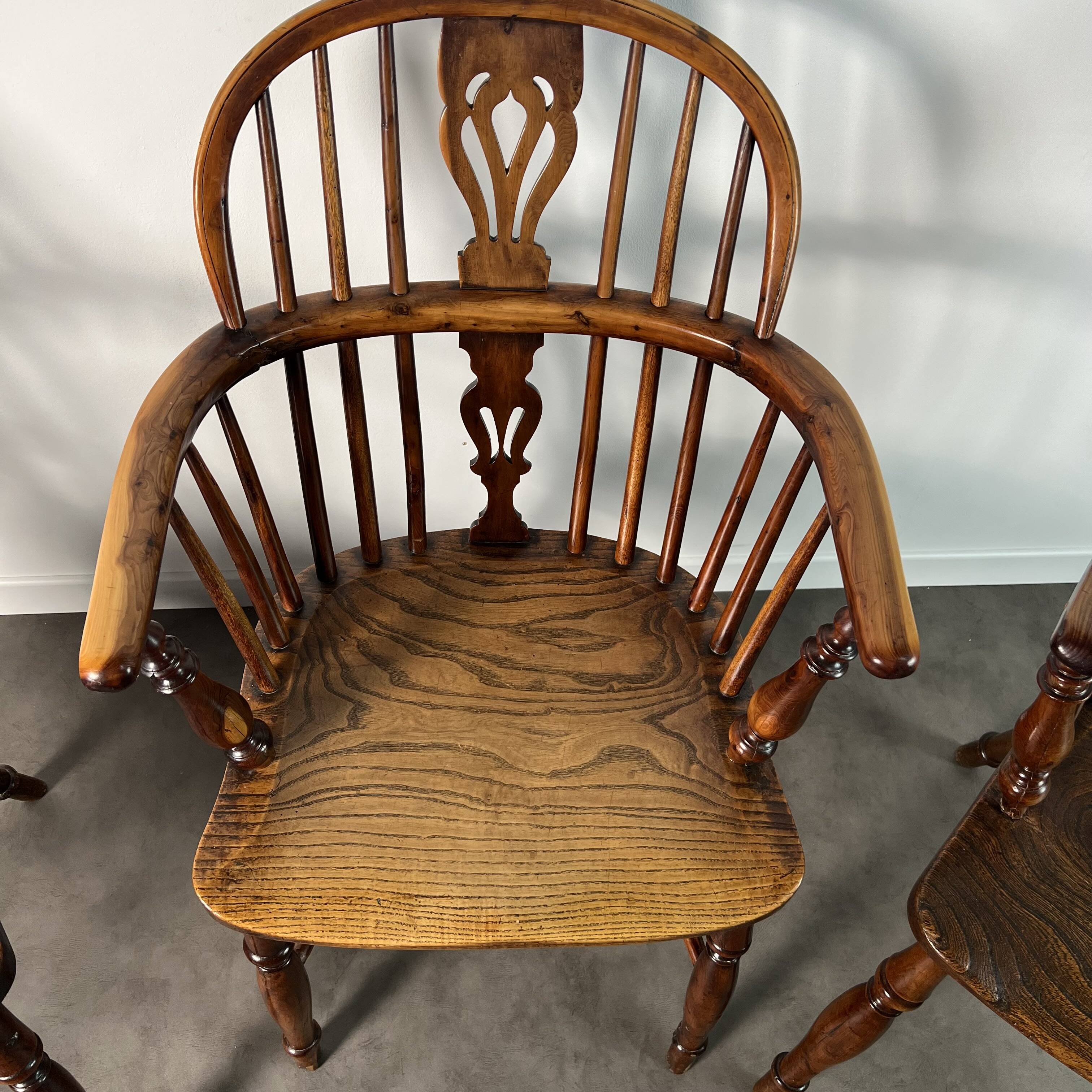 Ensemble de 3 chaises, fauteuils Windsor Low Back en orme, Angleterre, XIXe