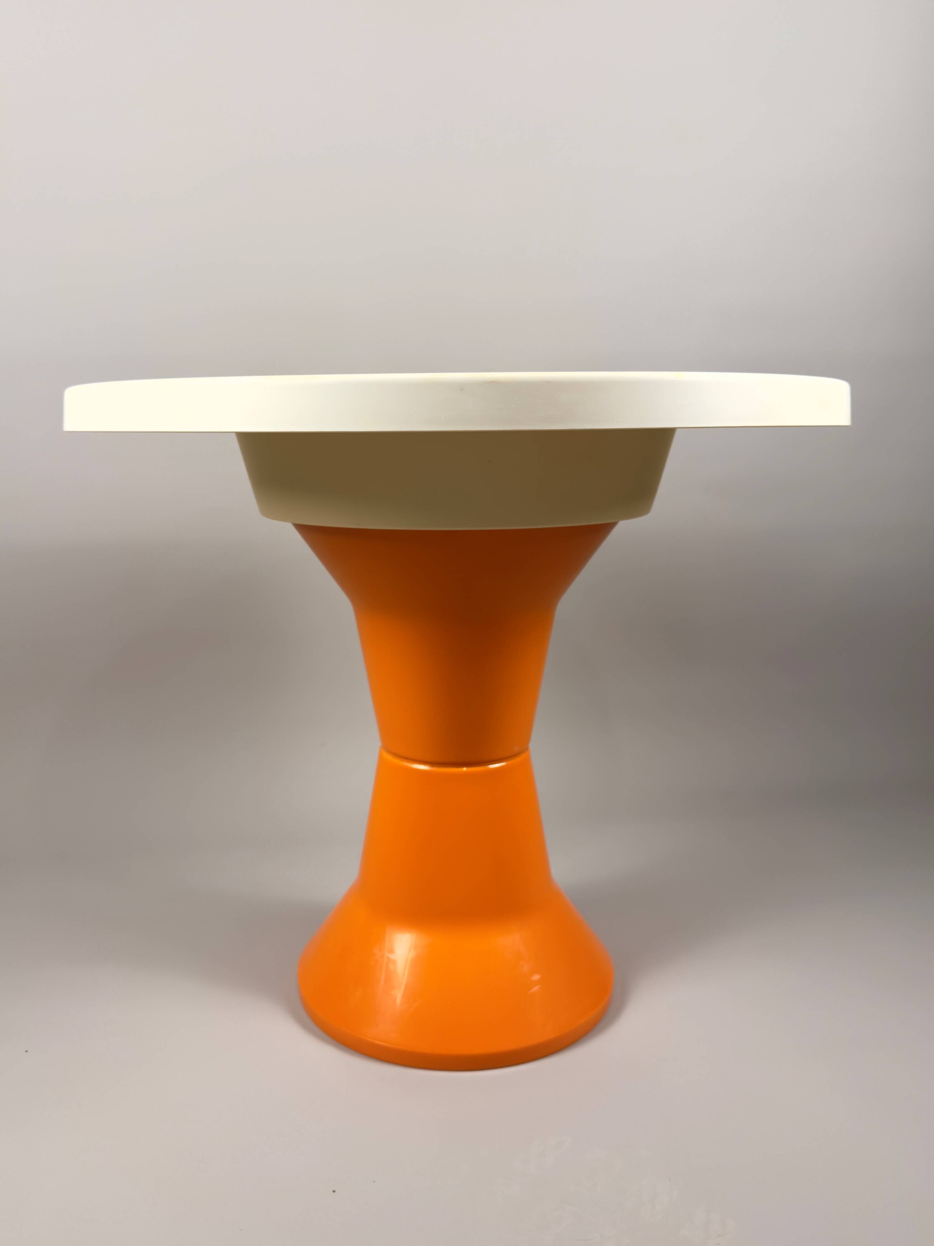 Ensemble tabourets et table Space Age – Plastique orange et blanc, style italien vintage