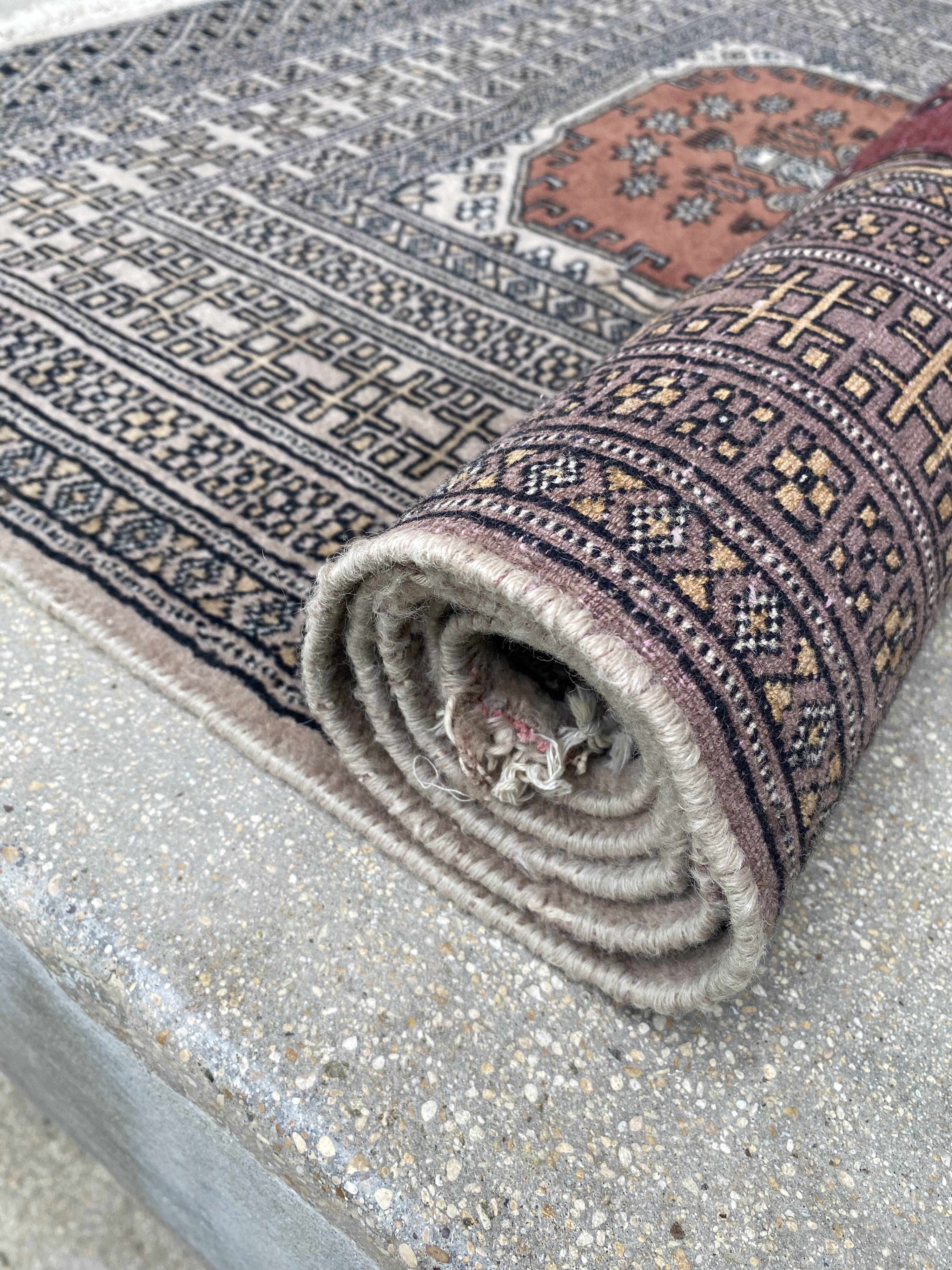 Vintage hand knotted rug with geometric patterns on a grey/beige/terracotta background 170 x 96 cm