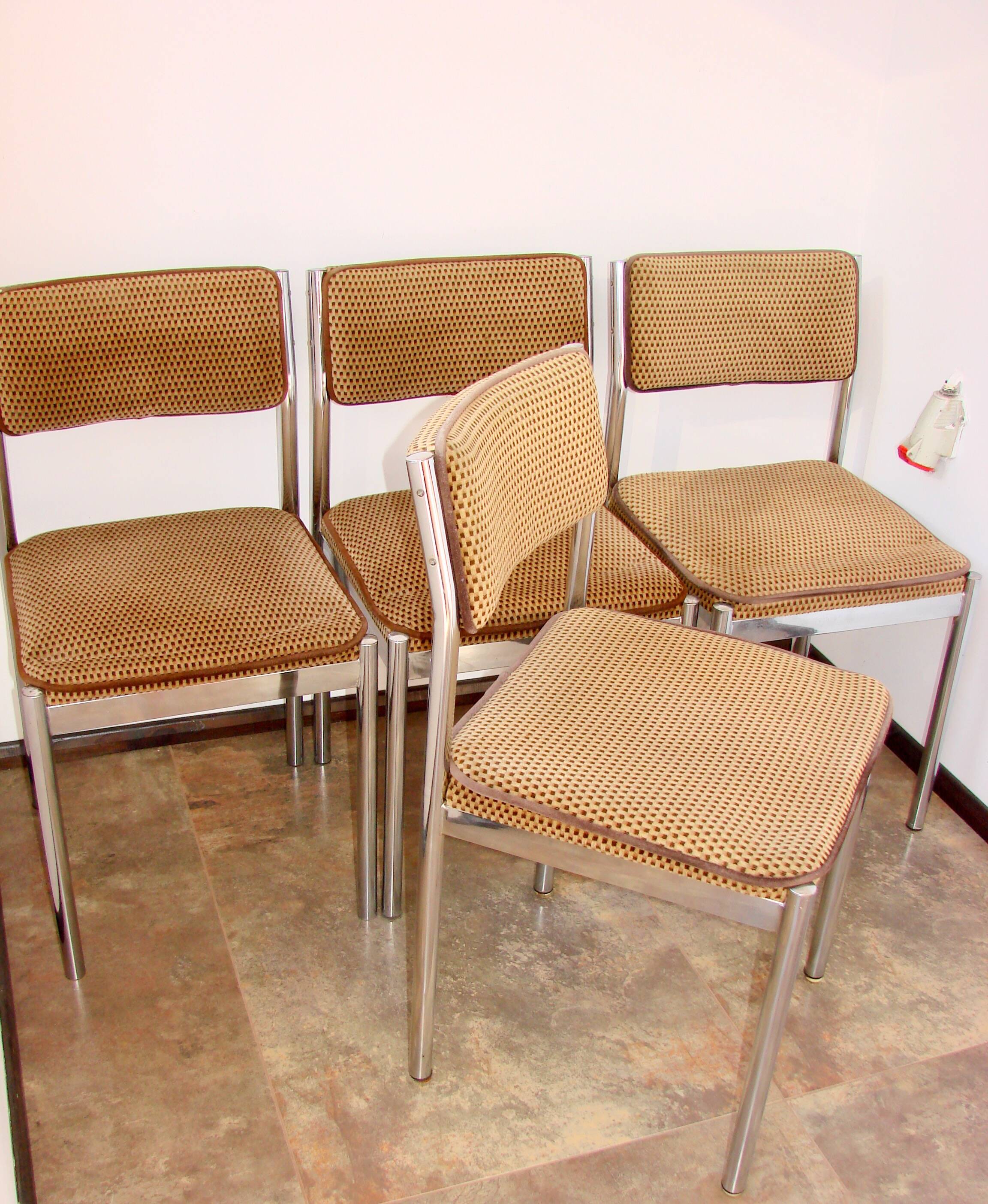 Set of 4 chairs from the 1970s – chrome, vintage fabric