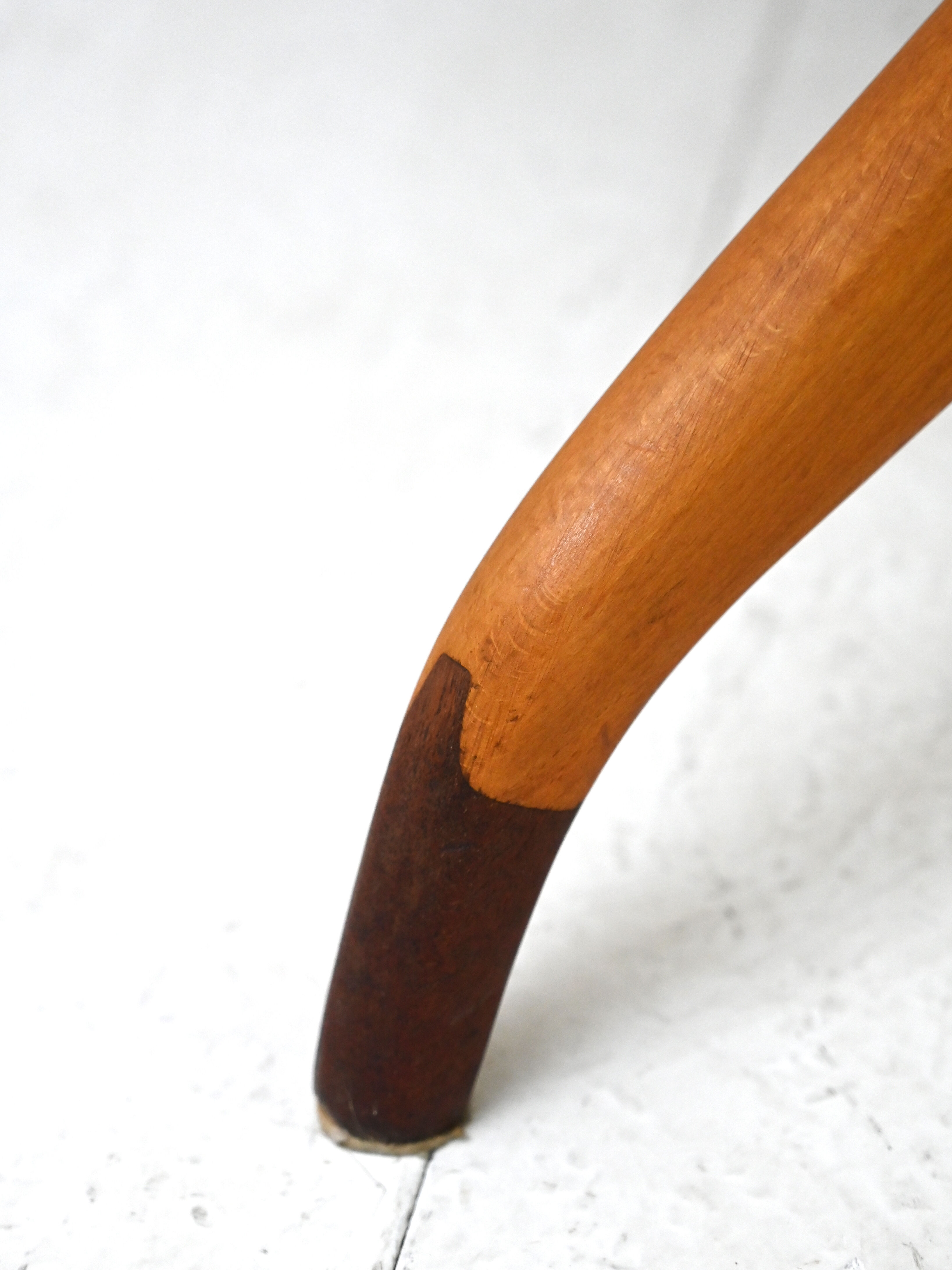 Scandinavian extending table by David Rosen