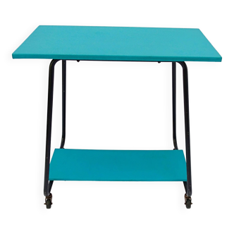 Serving table on wheels