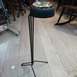 Ashtray with mechanism on foot