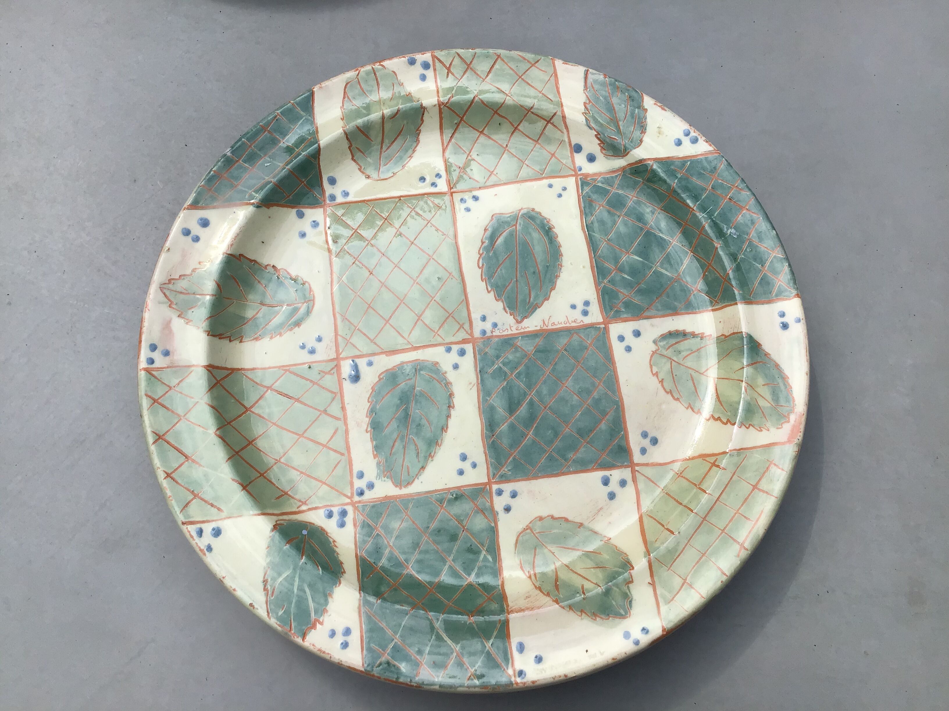 Set of 5 artisanal plates in enamelled earth plus a dessert plate. Unique pieces .