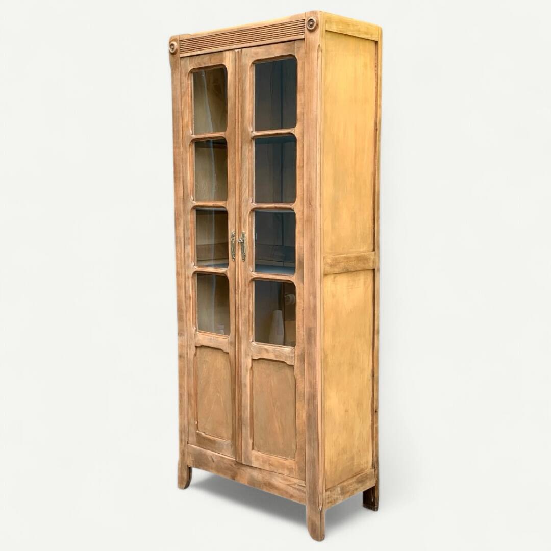Armoire parisienne vitrée en bois brut, 1940