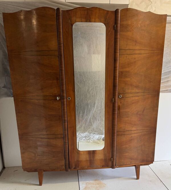Armoire vintage pieds compas
