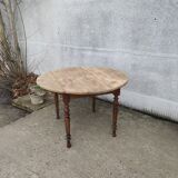 Folding round table