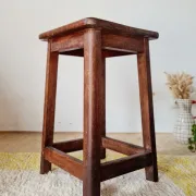 Tabouret de ferme ancien en chêne massif