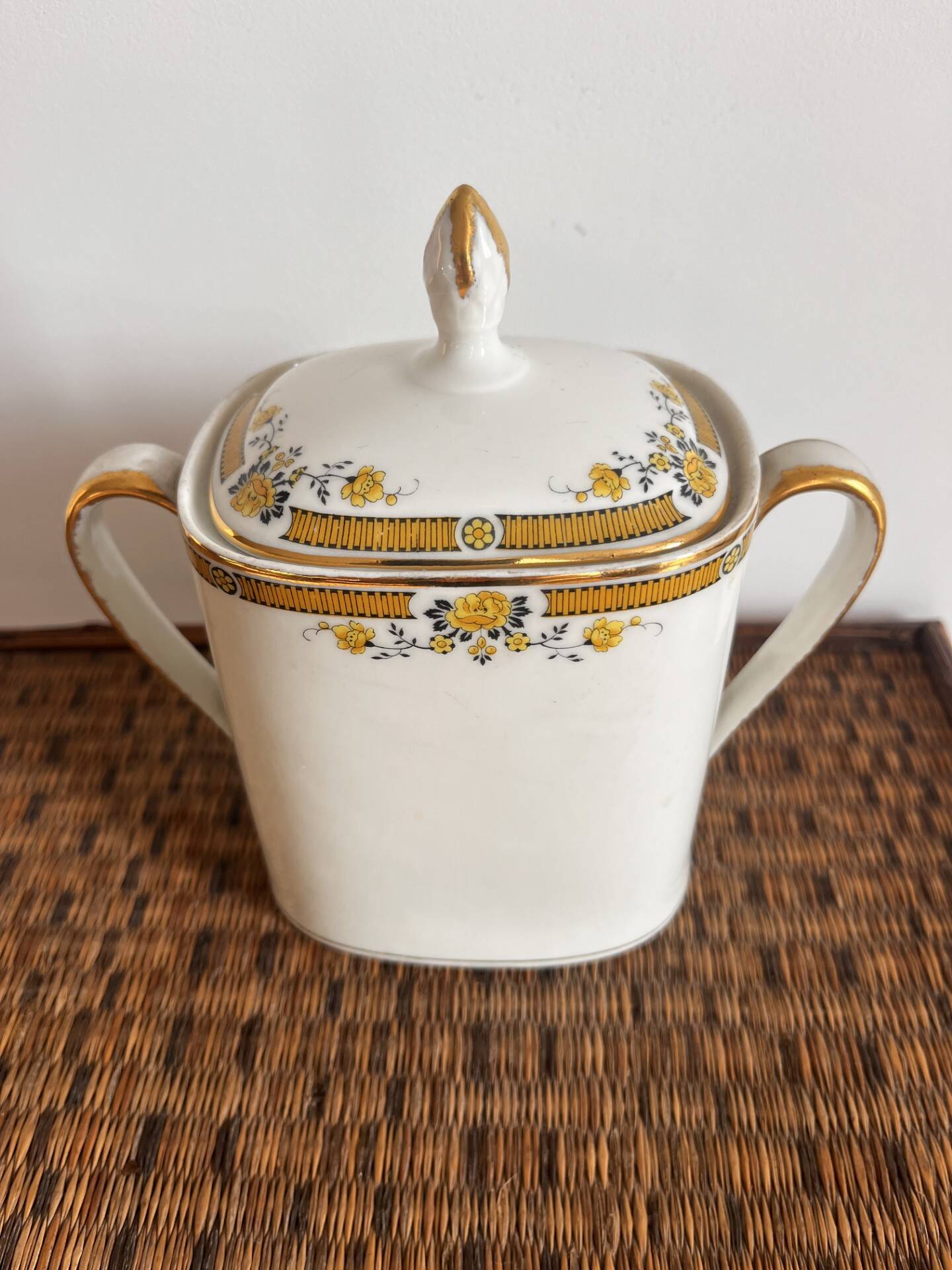 Bonbonnière / Sugar bowl