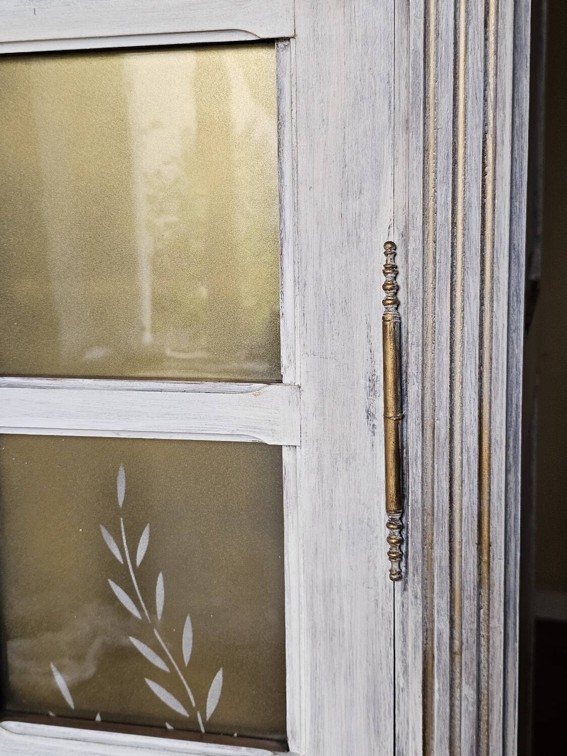 Antique bookcase with a white cerused patina