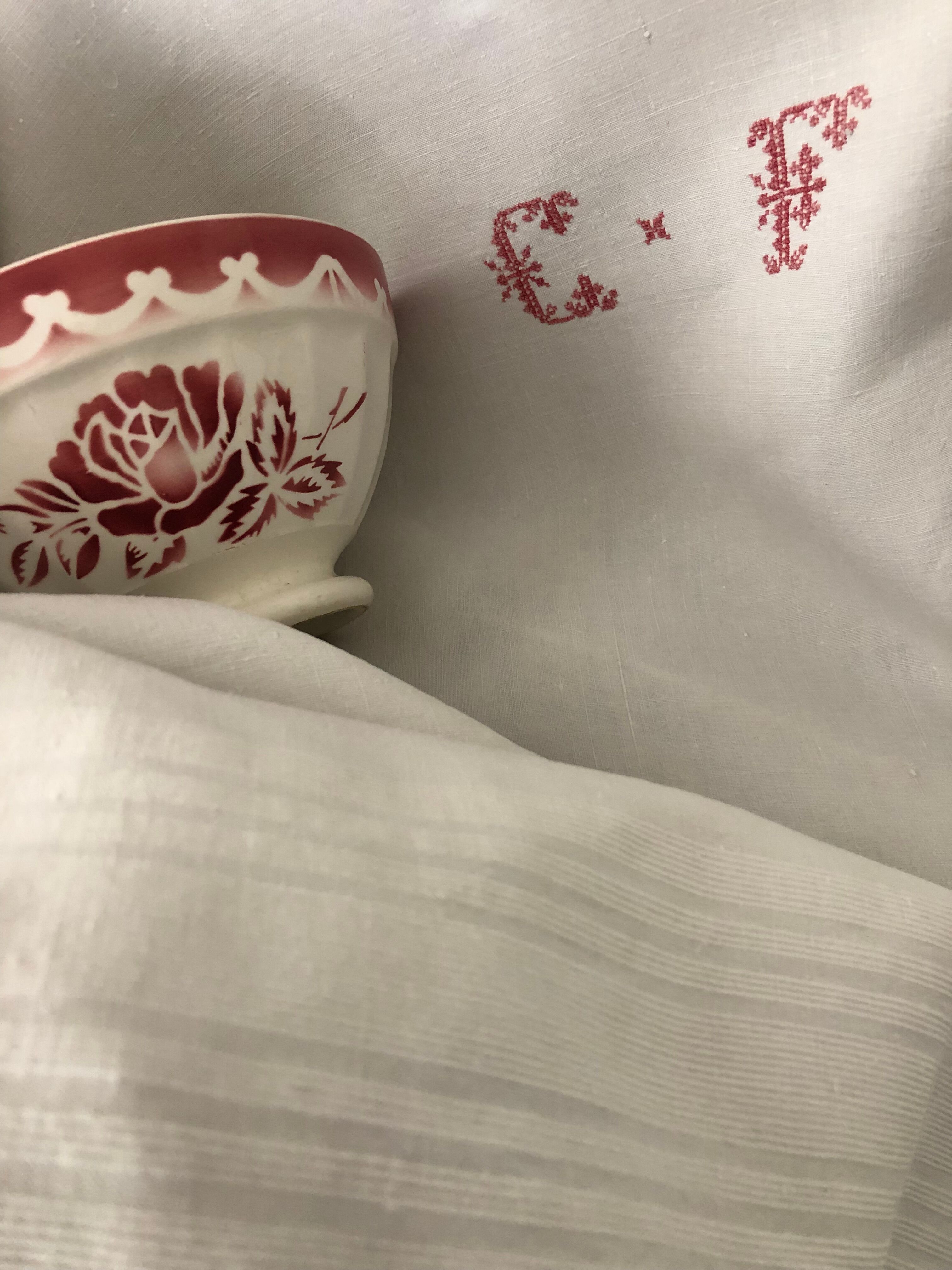 Winegrower's tablecloth, monogram and bedding
