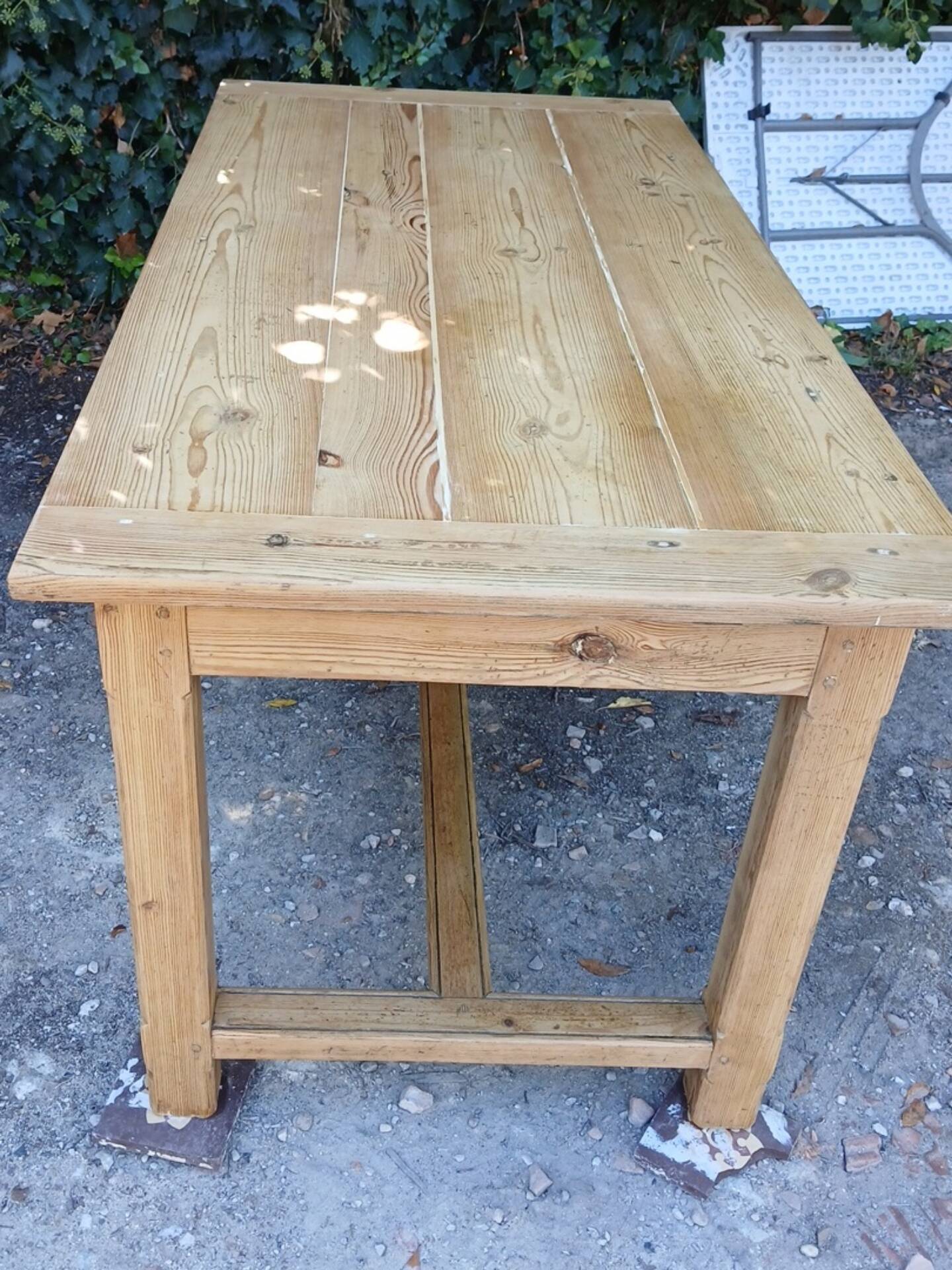 Farm table
