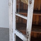Armoire blanche en bois ancien vitrée