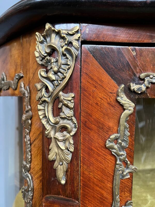 Vitrine ancienne de Vernis Martin de style Louis XV