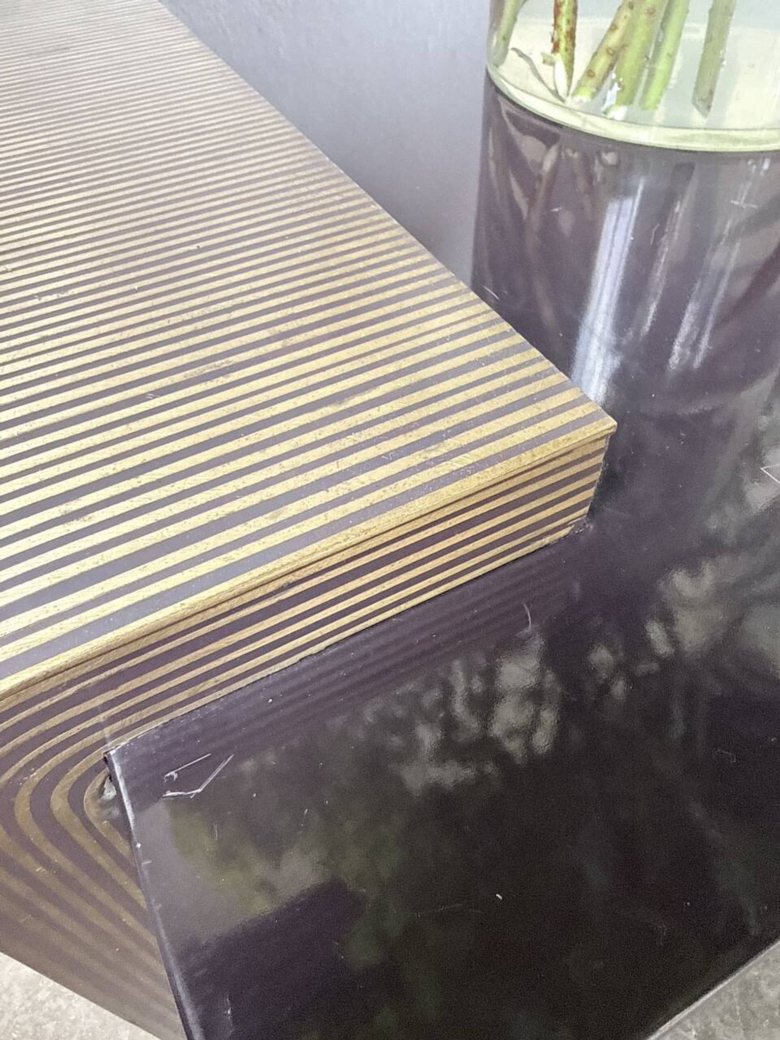 Art Deco coffee table in lacquer and brass