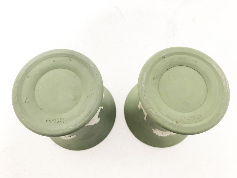 Pair of "Medici" vases in Wedgwood biscuit, 1950