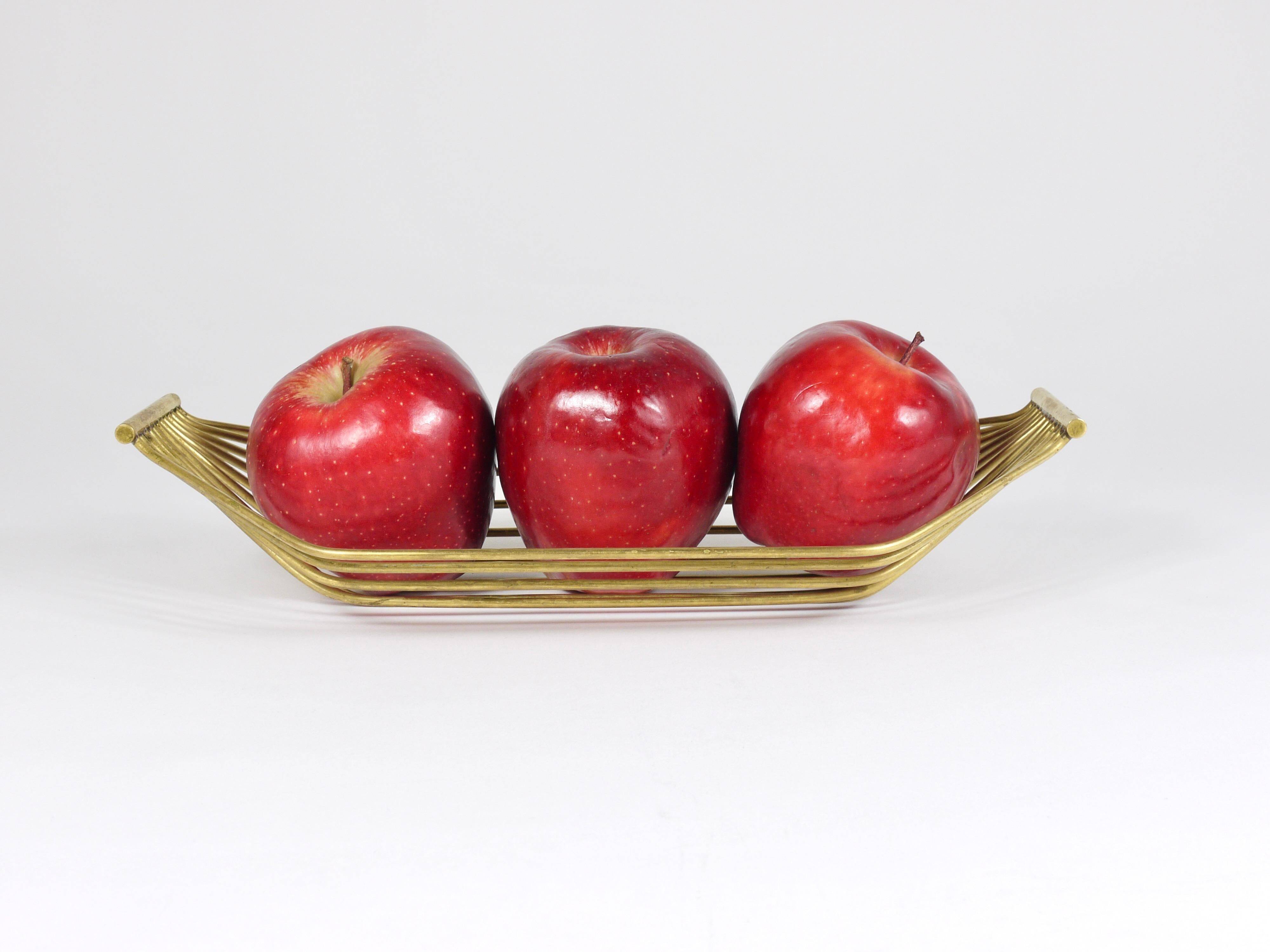 Grand panier à fruits en fil de laiton autrichien milieu du siècle, style Carl Aubock, 1950