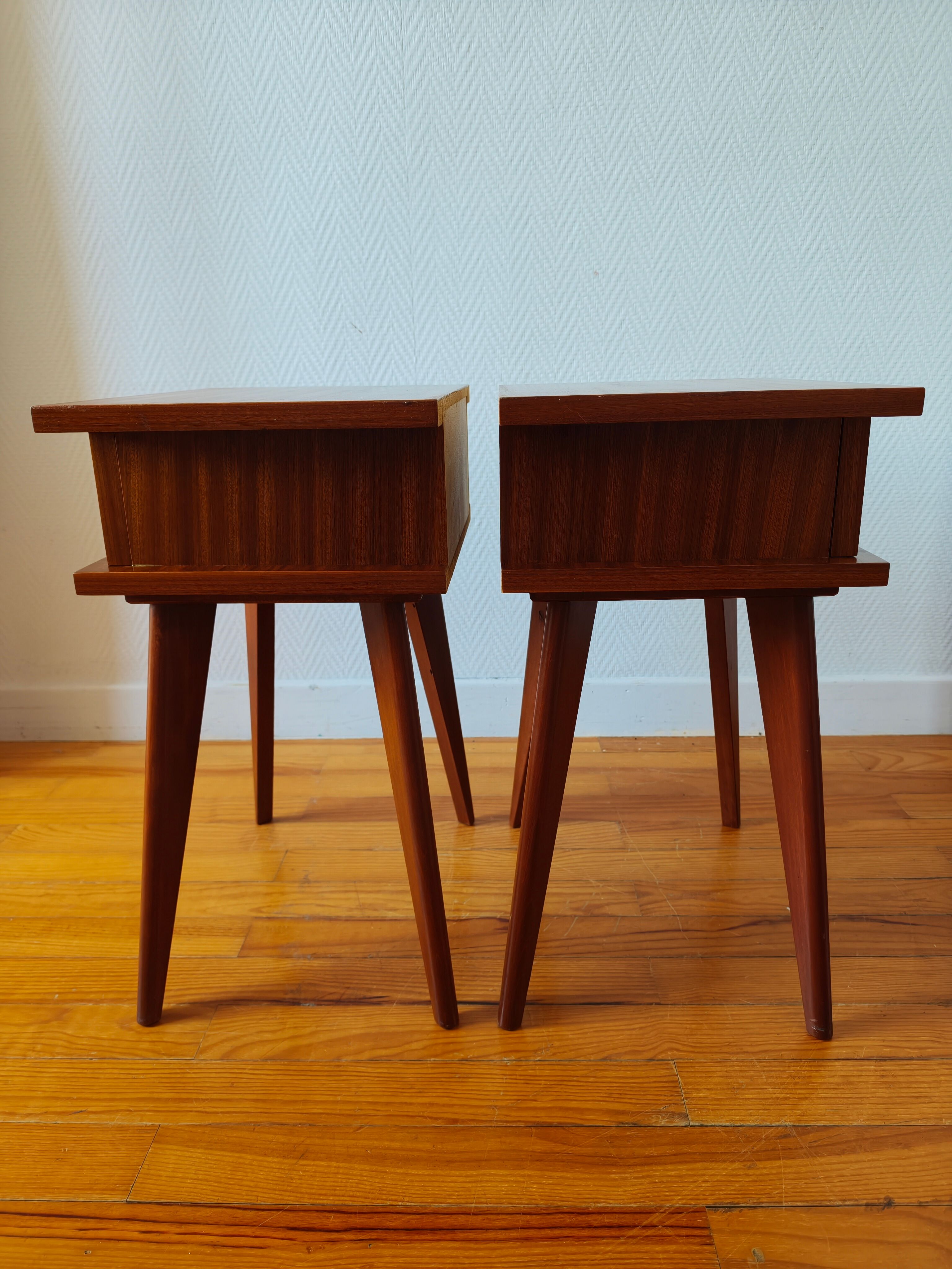 Paire de tables de chevet vintage Mid-century pieds compas