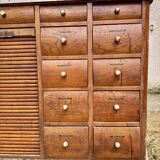 Meuble banque ou comptoir de métier a tiroirs et autres de Pharmacie