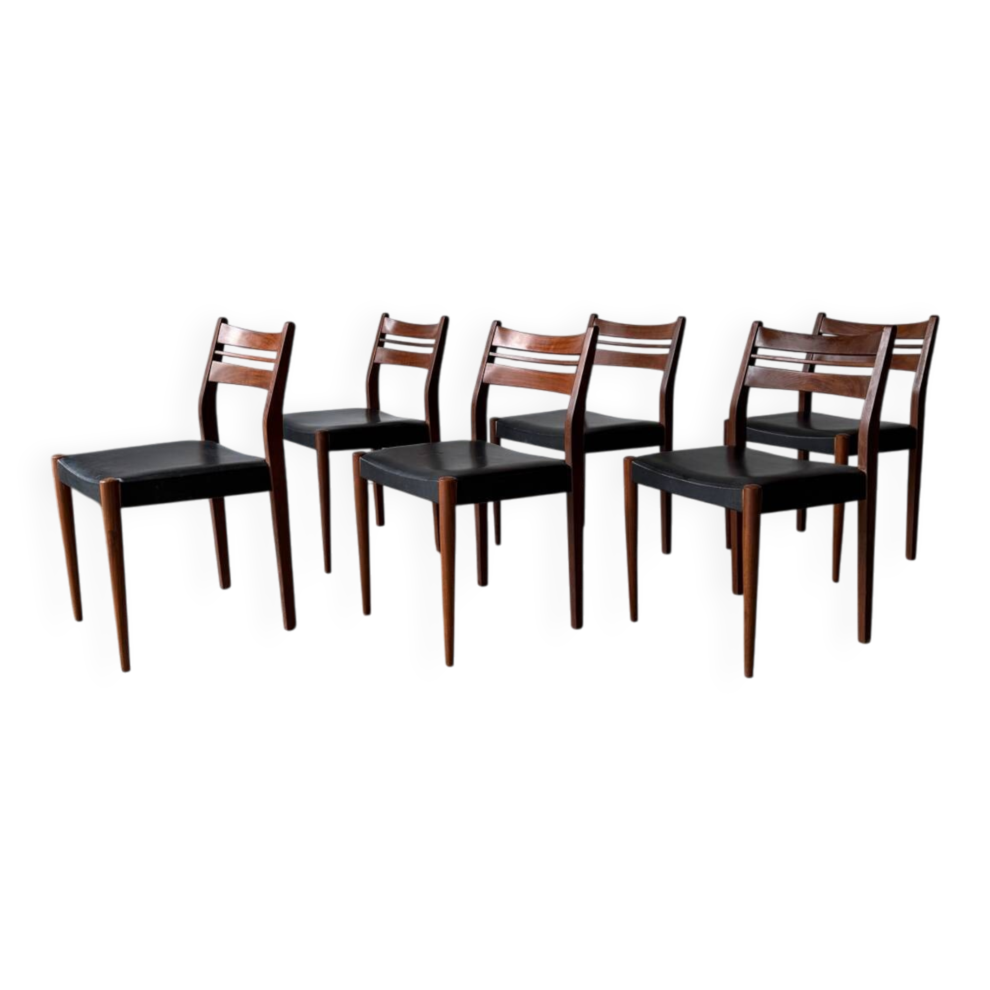 Set of 6 Scandinavian design chairs in solid teak and black Skai.