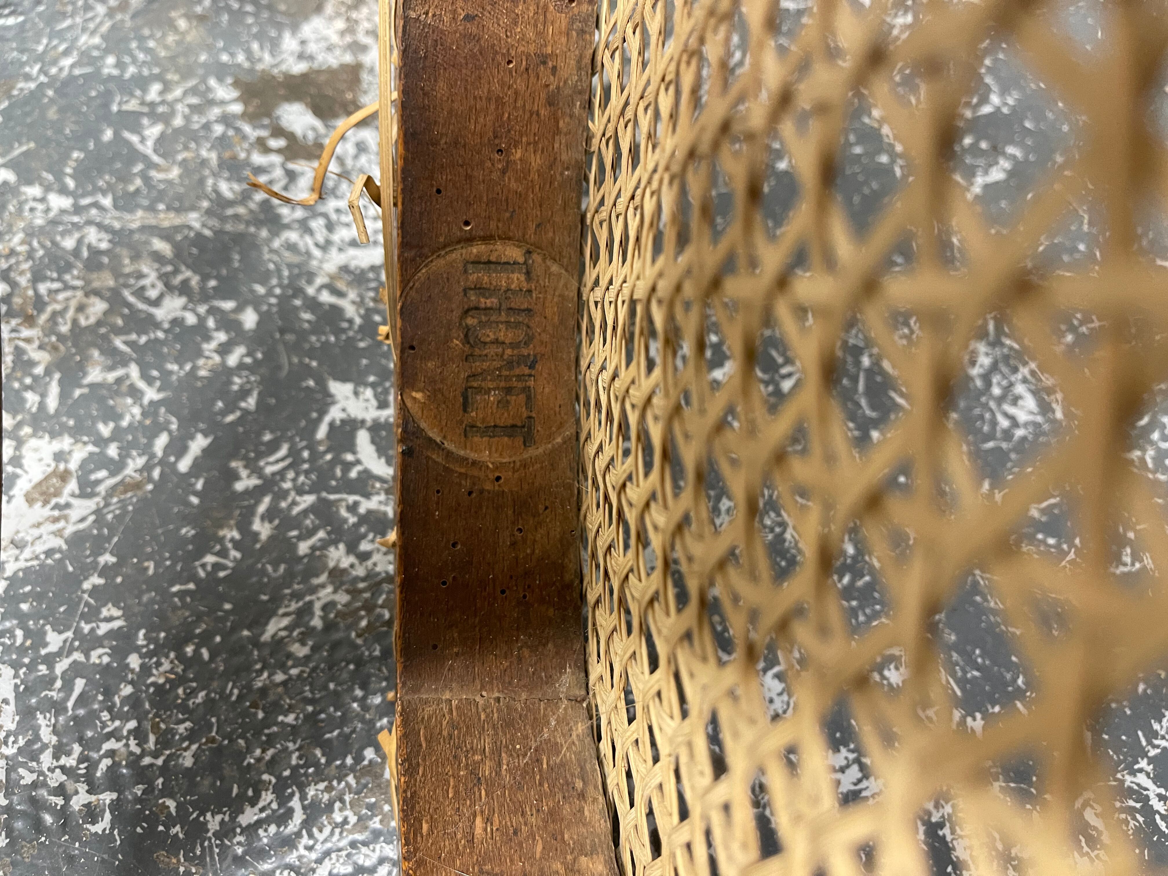 Paire de chaises Thonet n 19 estampillées thonet