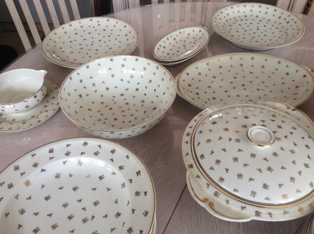 Service de table 54 pièces porcelaine de Limoges