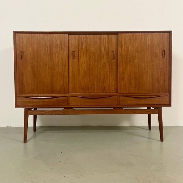 Enfilade danoise en teck par Svend Age Madsen 1960