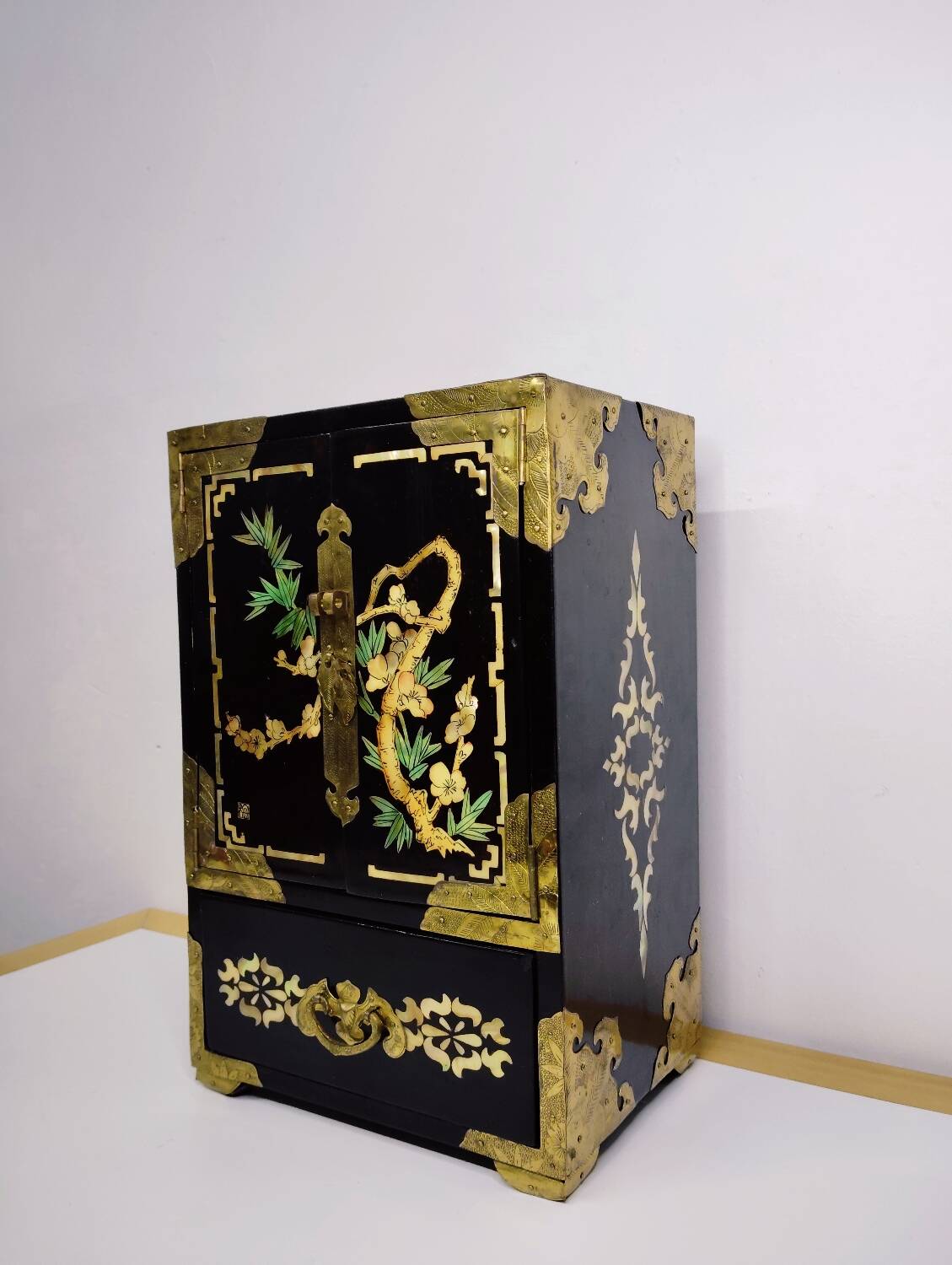 Jewelry box