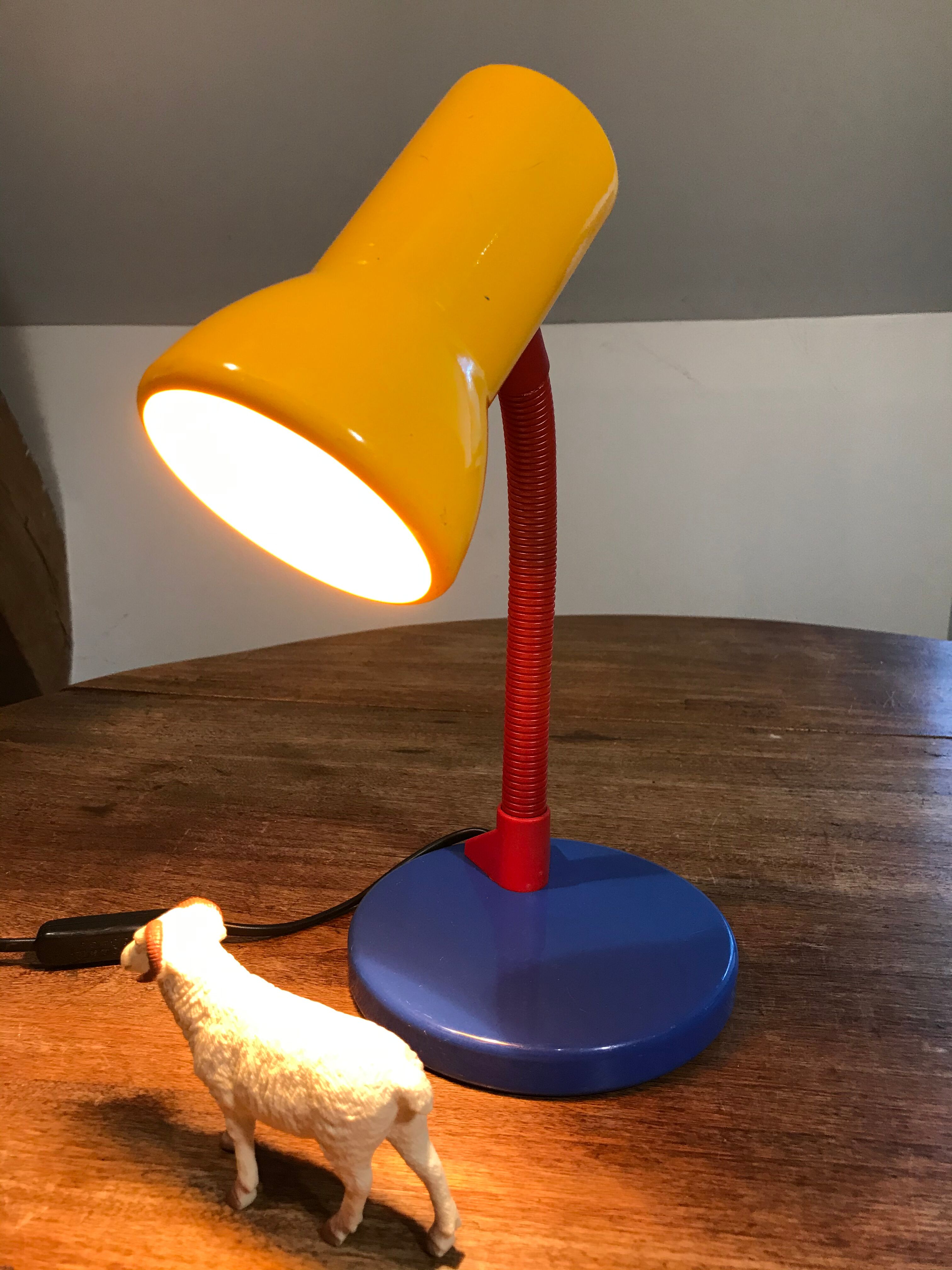 Memphis style lamp