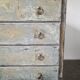 Commode patinée beige et bleu style wabi sabi