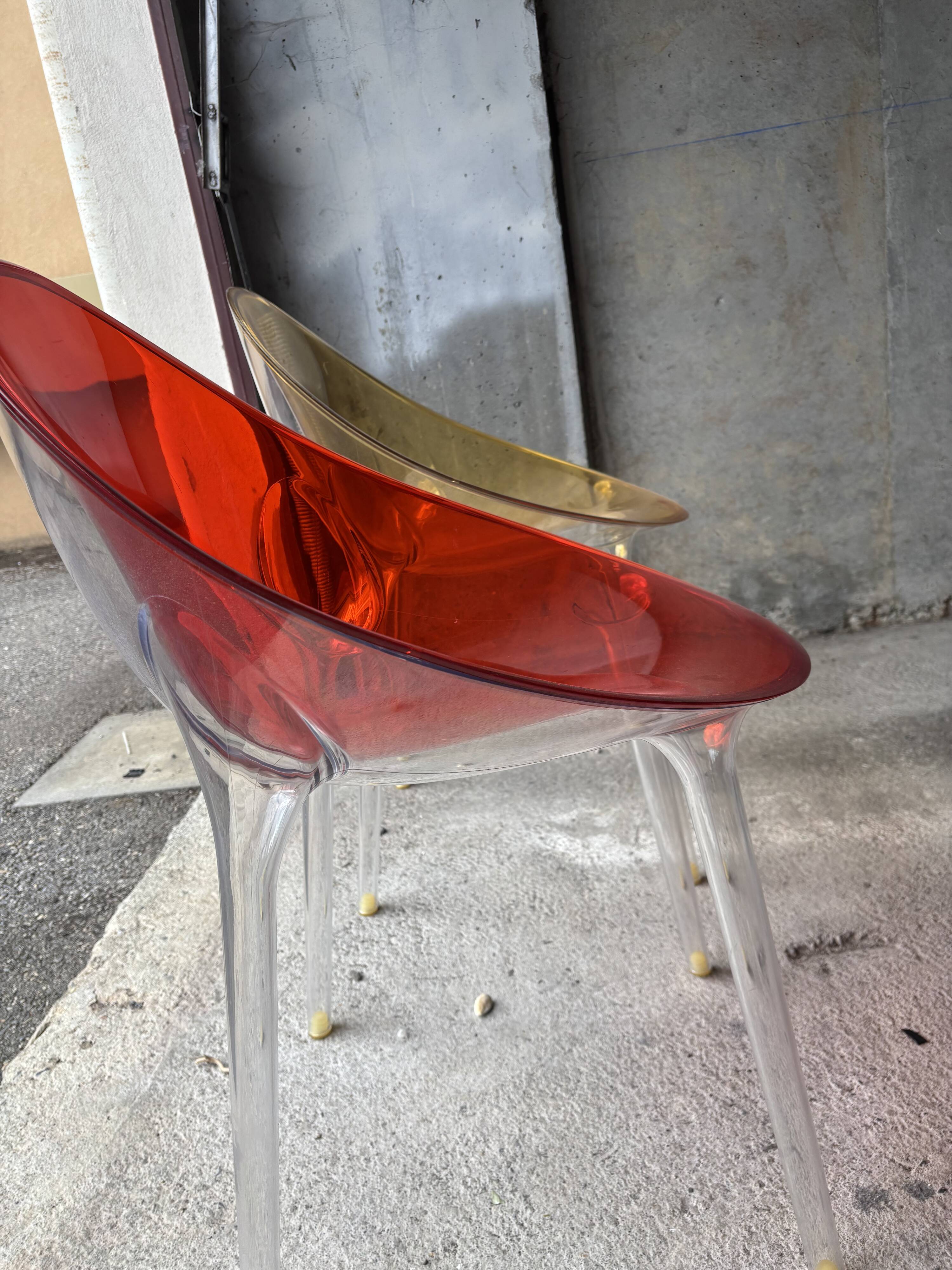 Chaise design Kartell "Mr. Impossible" - Philippe Starck et Eugeni Quitllet