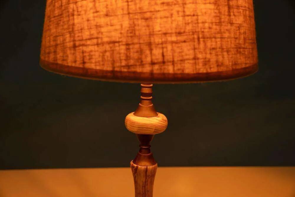 Chic hotel table lamp in onyx and brass, mid-century modern table lamp from the 70s.