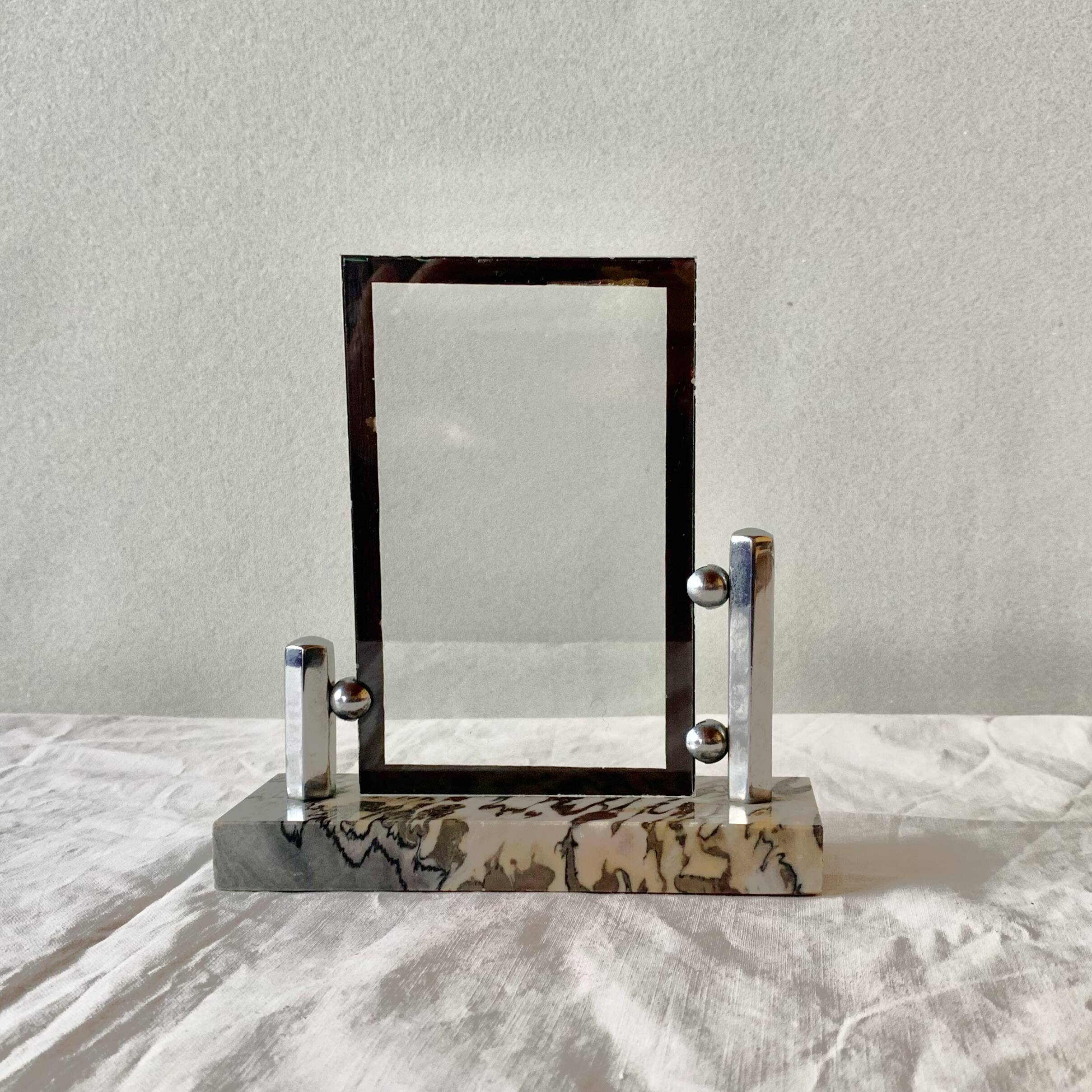 Art Deco photographic frame in marble and glass