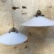 Paire de suspensions en opaline