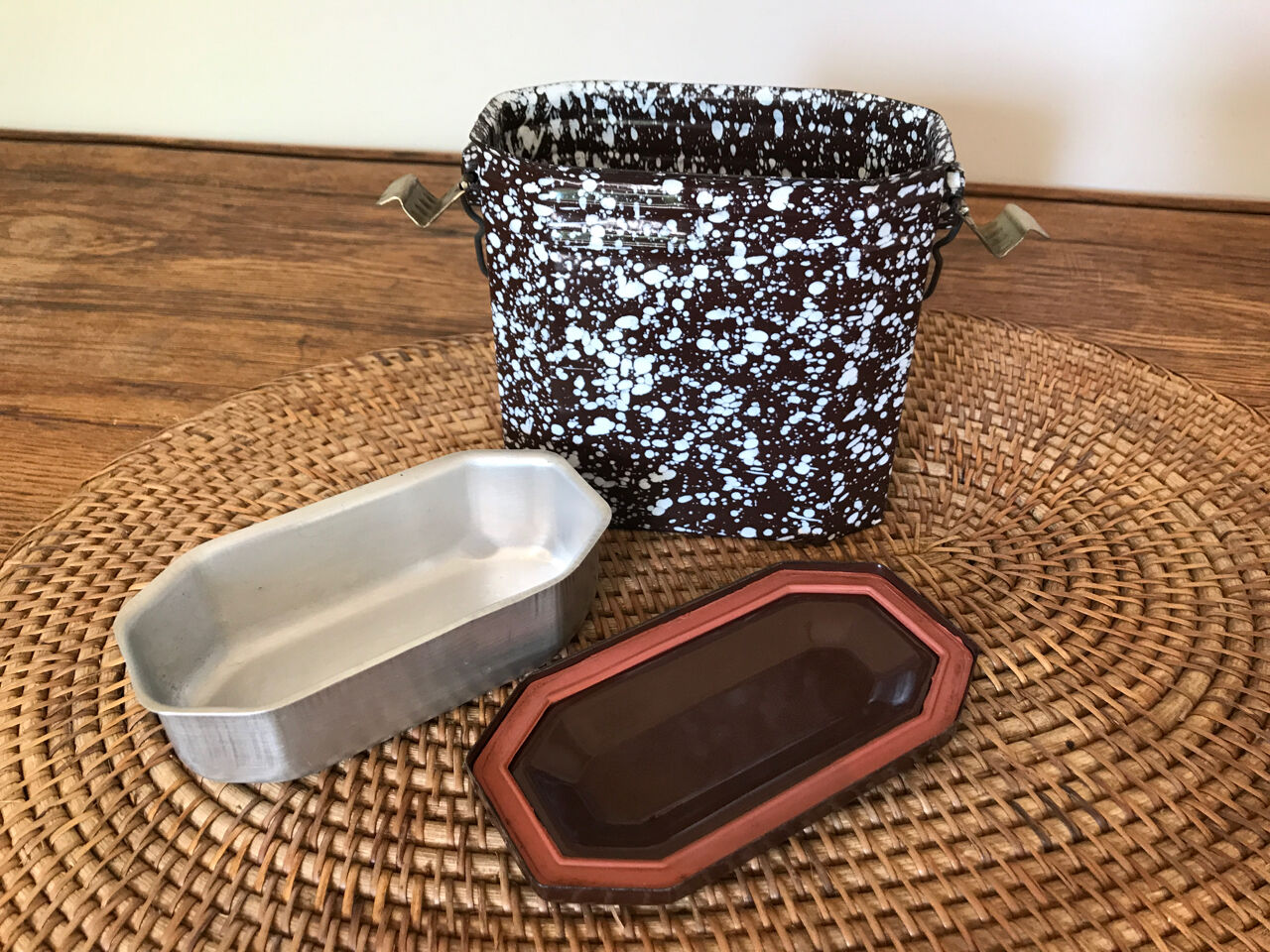 Canteen in vintage enamelled sheet metal