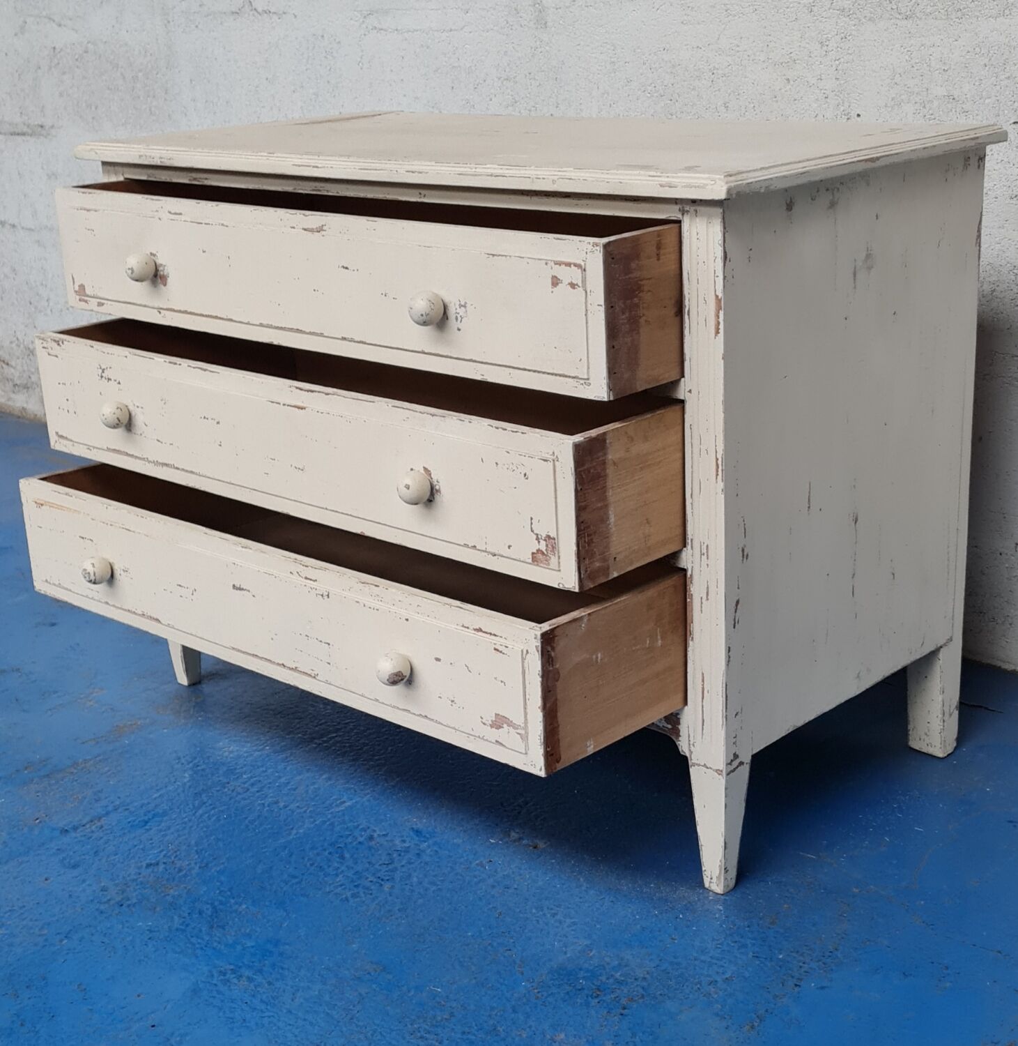Vintage patina chest of drawers