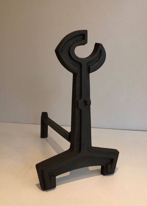 Paire de chenets modernistes en fonte et fer forgé