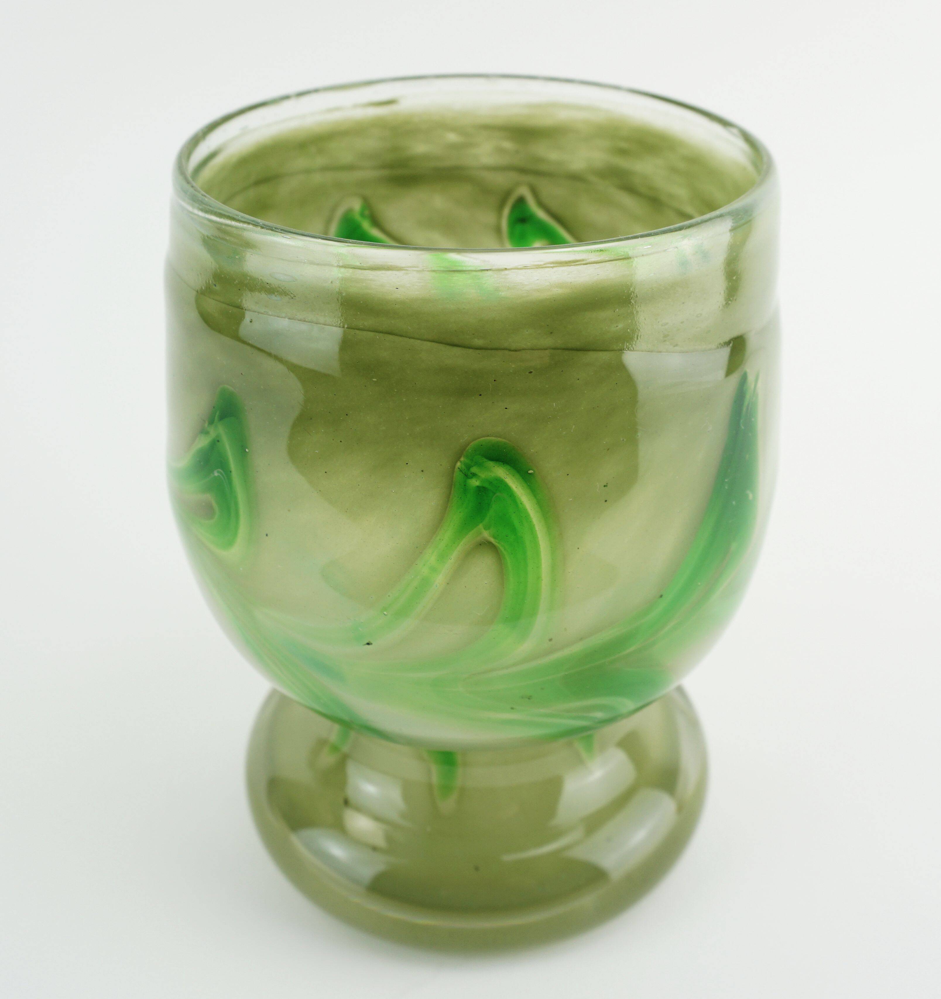 vase en verre vintage par Erwin Eisch, différentes nuances de vert et verre clair