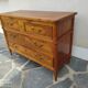 Commode en noyer de style Louis XVI