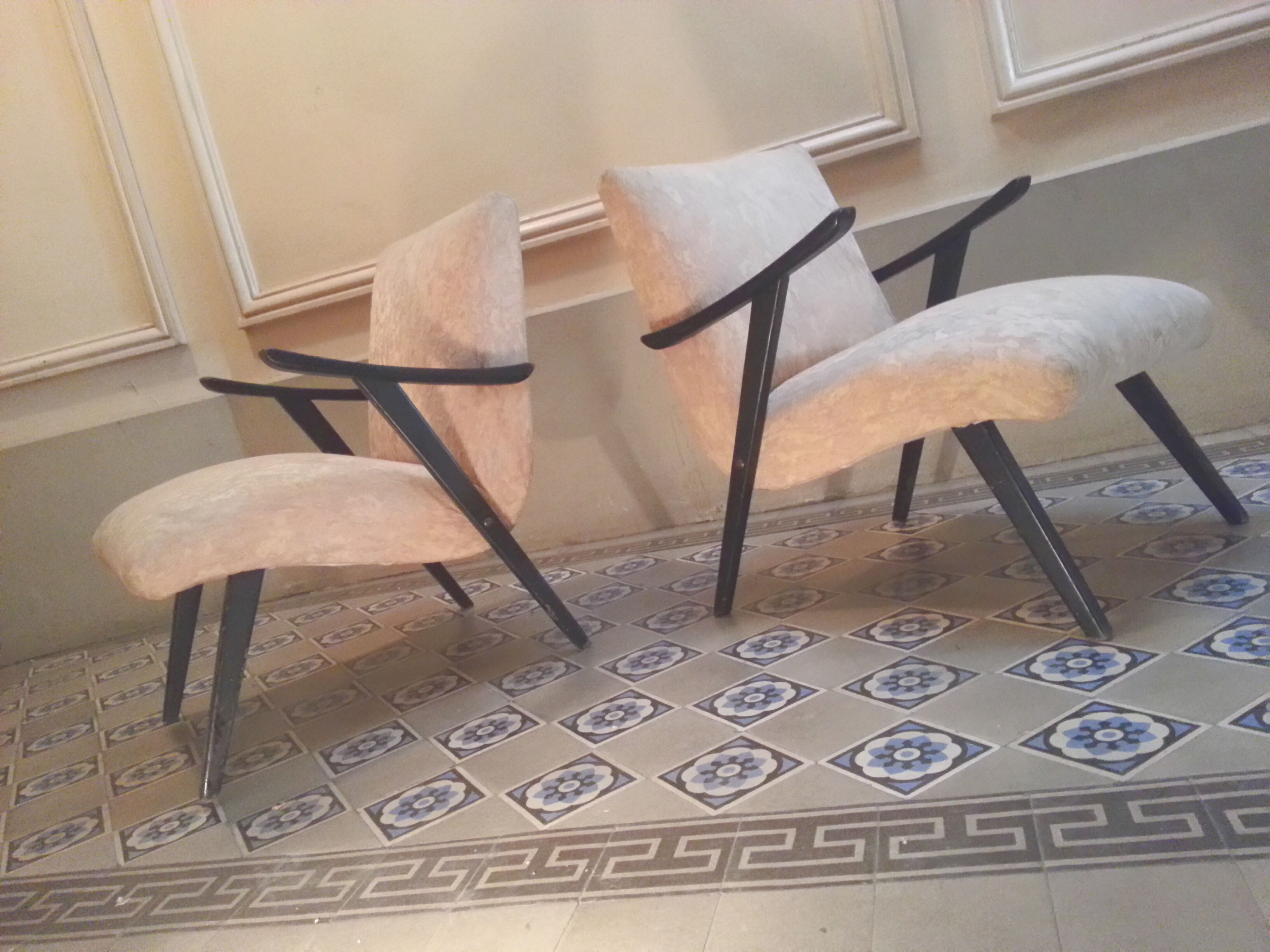 Zig zag of time cocktail chairs