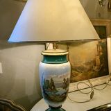Grande paire de vases XIXe en porcelaine polychrome à décor de paysages, montés en lampes