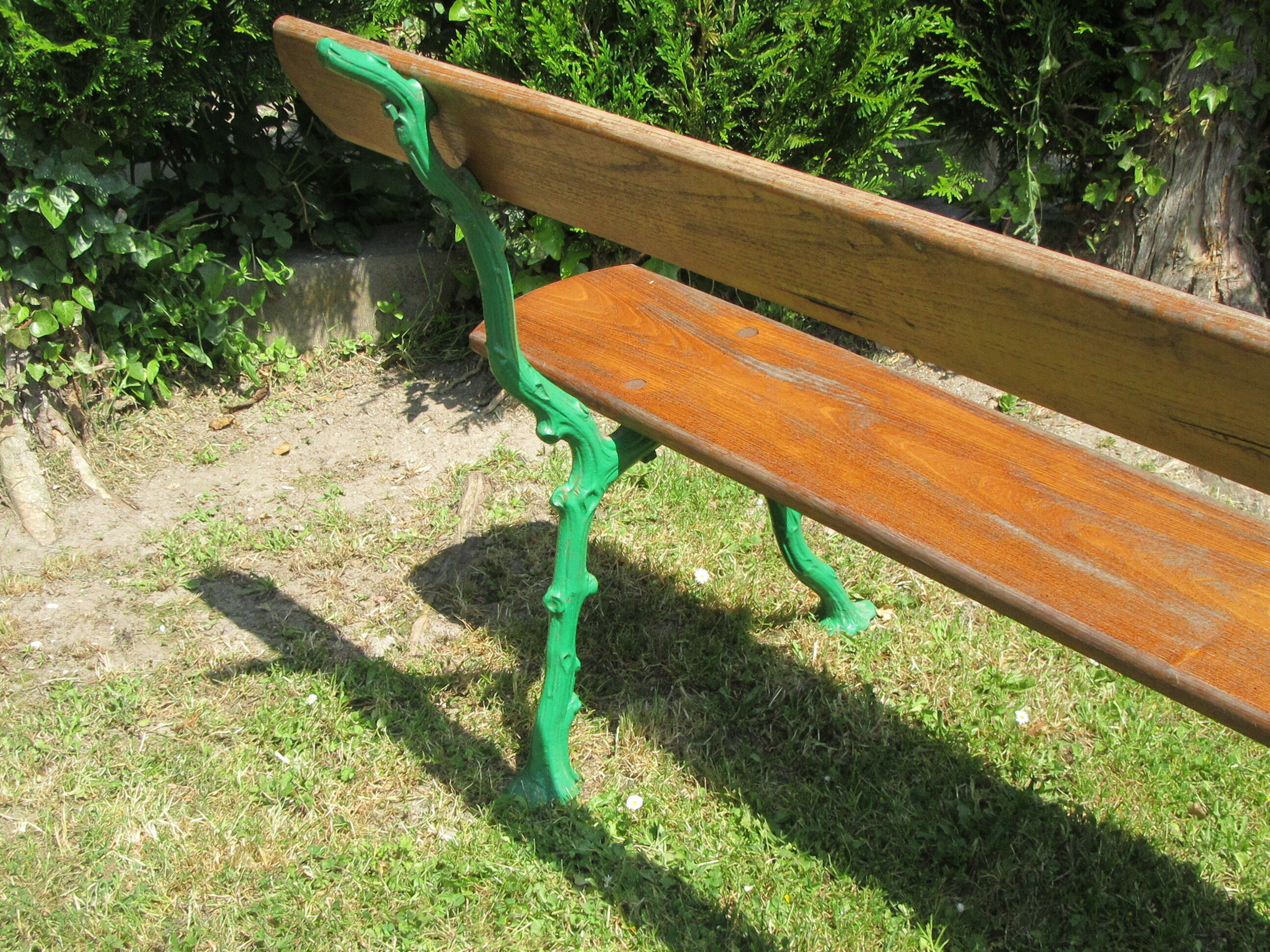 Garden bench in wood and cast iron