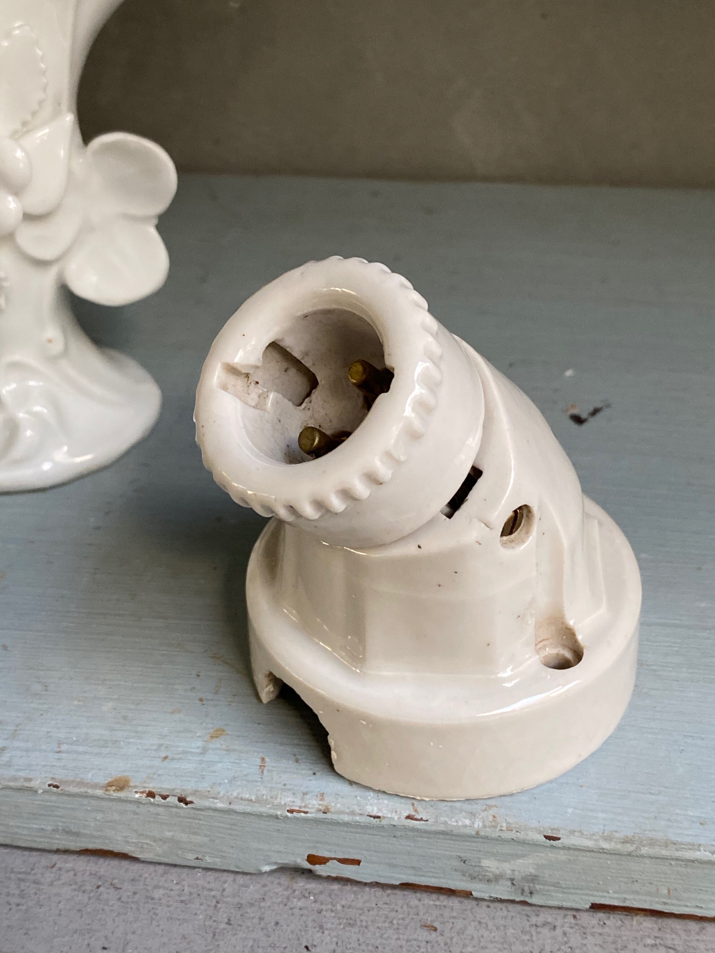 Porcelain wall lamp